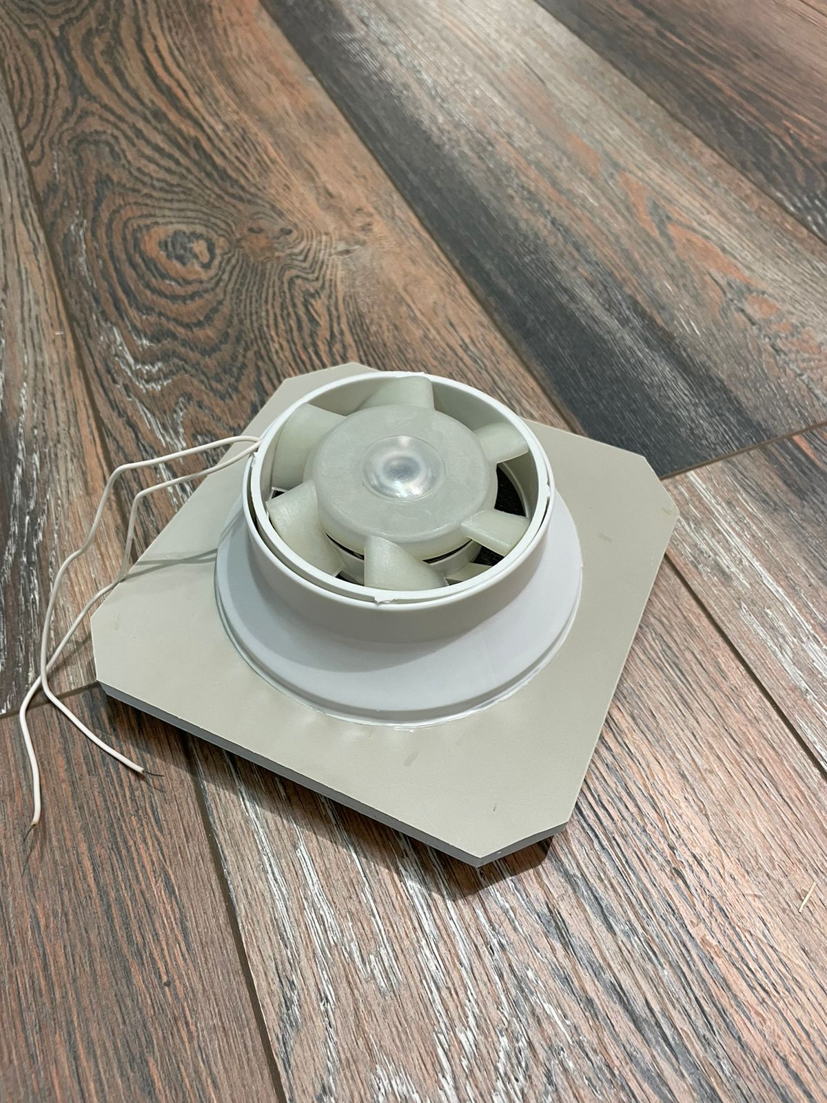 Теневой магнитный диффузор с вентилятором для потолков из гипсокартона 125 мм белый